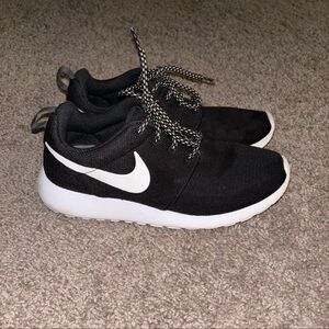 Nike Roshe women’s sneakers size 7